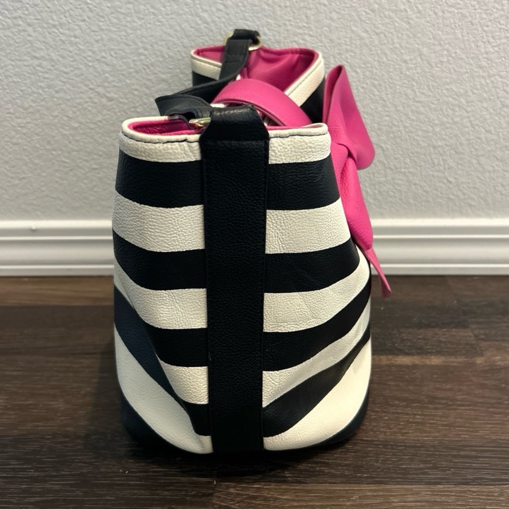 BETSEY JOHNSON STRIPPED BOW TOTE BAG - Picture 3 of 5